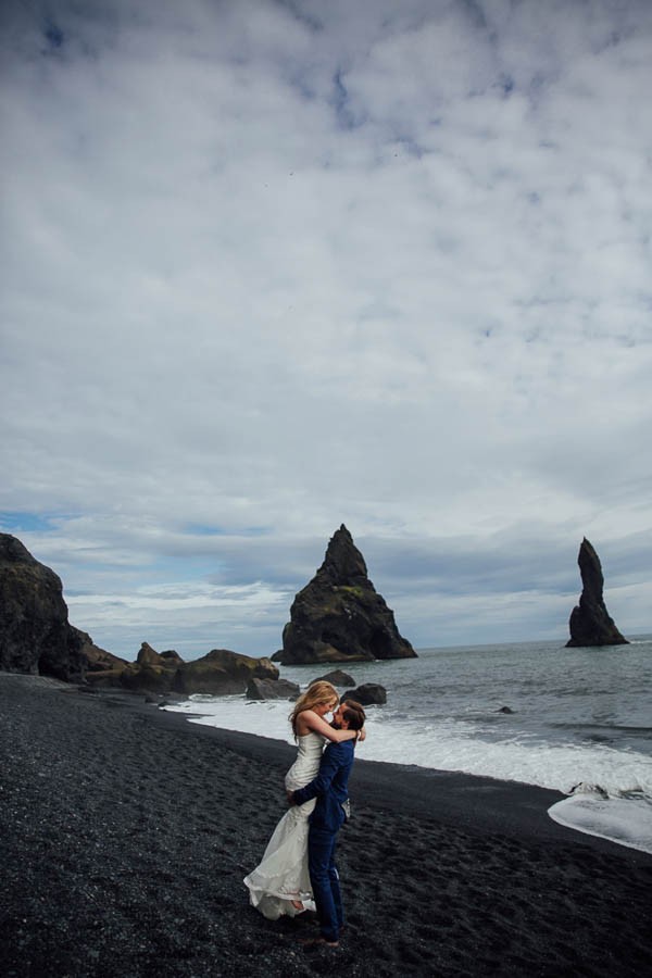 Boldly-Romantic-Icelandic-Elopement-in-the-Fjaorargljufur-Canyon-Nicole-Ashley-Photography-13-600x900